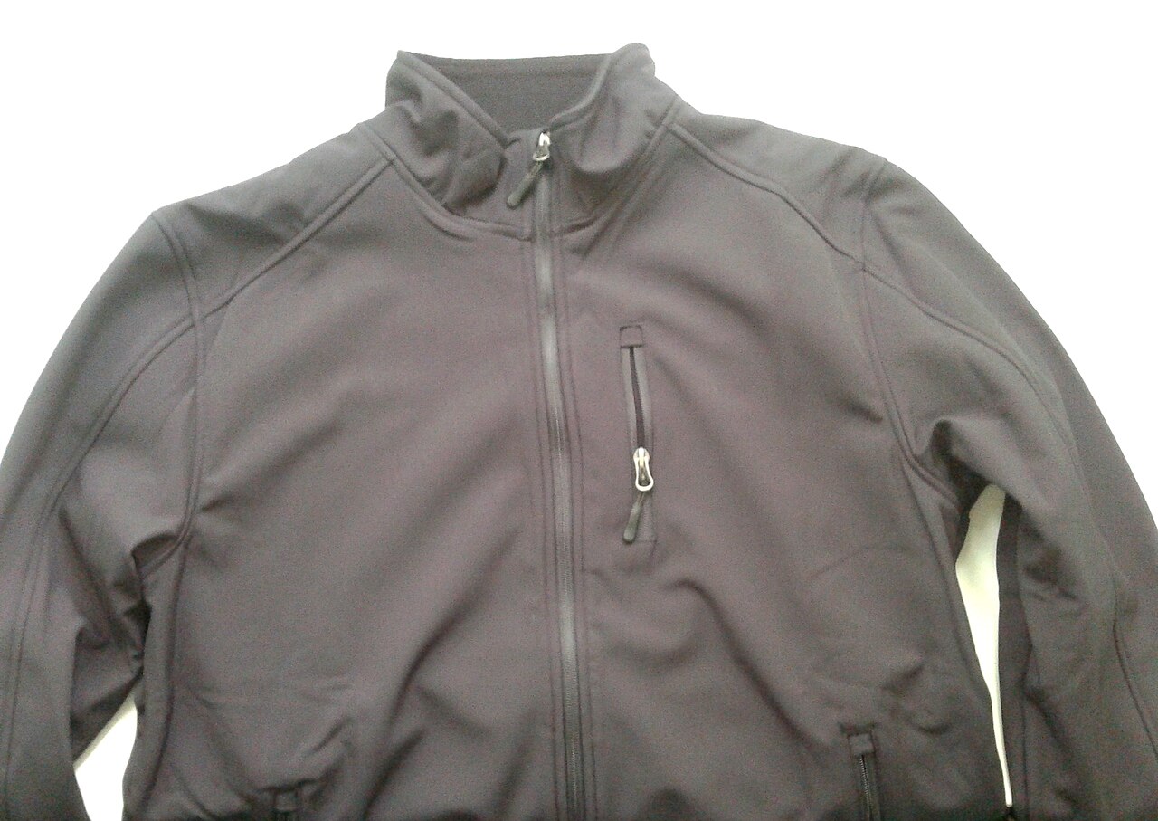 Jachetă softshell – imagine cu titlu de prezentare